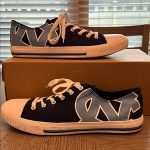 UNC Carolina Tar Heels Low-Top Canvas Sneakers